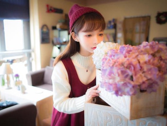 小说：小妻子脸上留下吻痕，没办法上班，总裁送她两贴膏药让遮挡