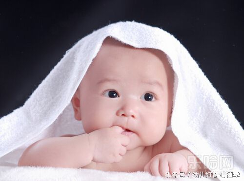 宝宝手指起皮长倒刺脸发黄,婴儿手指长倒刺撕下去红肿