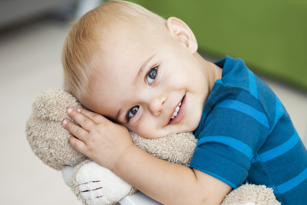 孩子脑袋上长虱子了怎么解决,孩子头上长虱子怎么办