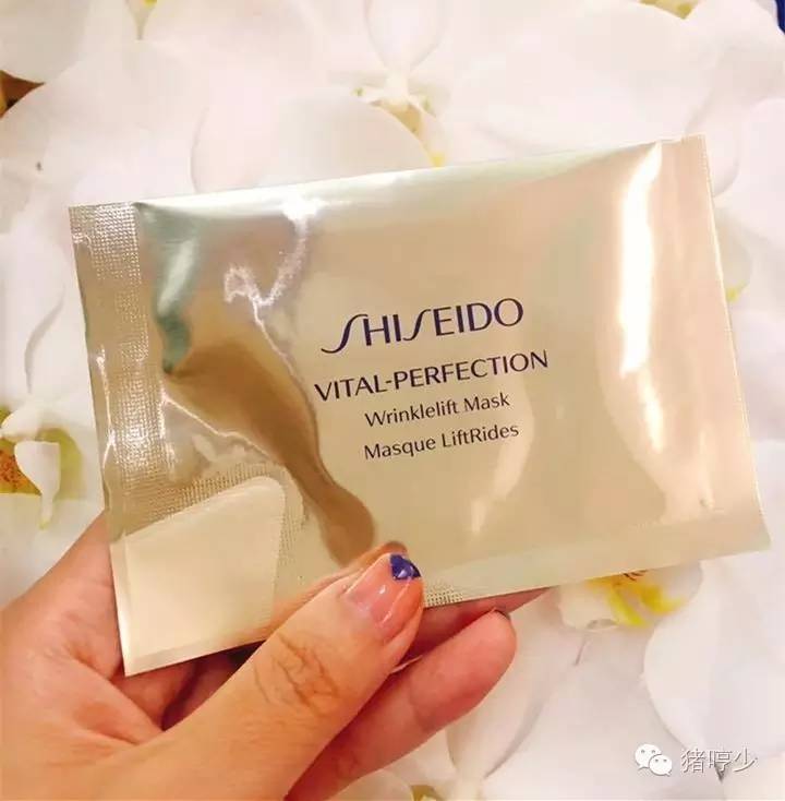 眼周很多小细纹用什么眼膜比较好,眼周保养只擦眼霜