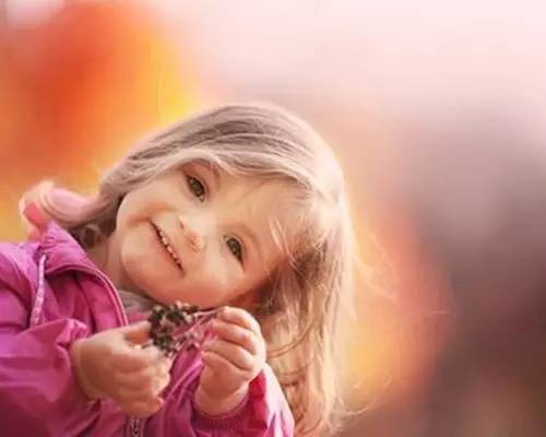 20岁孩子口歪眼斜怎么回事,孩子偶尔斜眼歪头