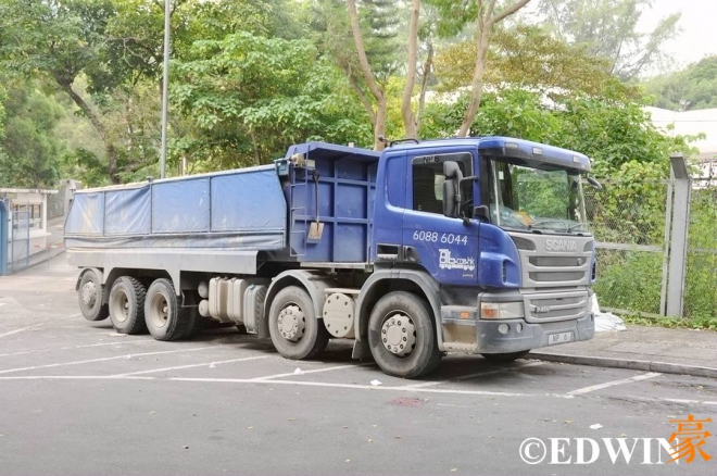 经典的日系卡车这里都有？香港街头某货运停车场实拍