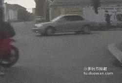 再往里挤一挤,还有位置呢!这蚌精长了八只脚好神奇的样子!