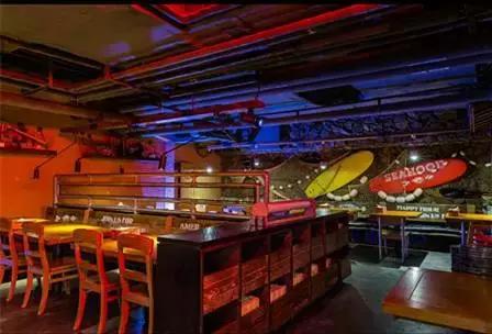 异域|中国首家无餐具的美式水货餐厅，就用你的双手大快朵颐