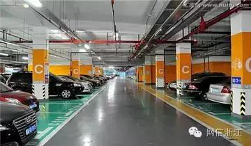 斑马线礼让行人交警直播,杭州礼让斑马线的视频