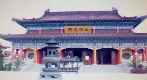 一口气看懂寺庙布局和佛像,寺庙大殿拜佛图