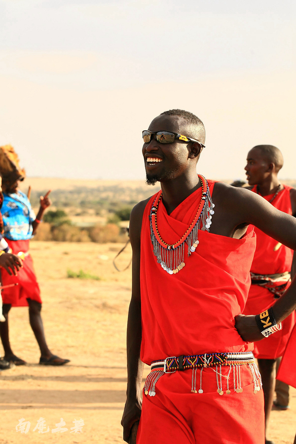 爱玩漂浮的马赛人