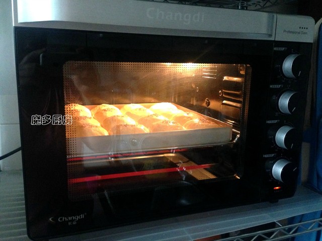 自己在家用烤箱做简单点的面包,初学者用烤箱做小面包