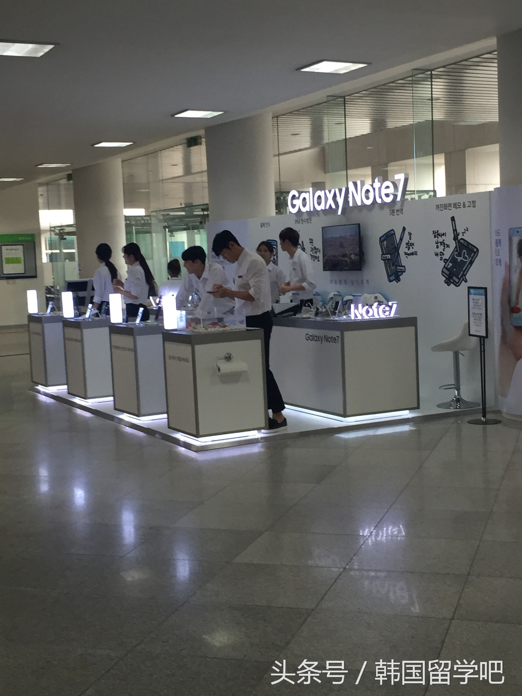 三星Note7手机韩国直销店卖不掉，竟推出买手机送辛拉面活动