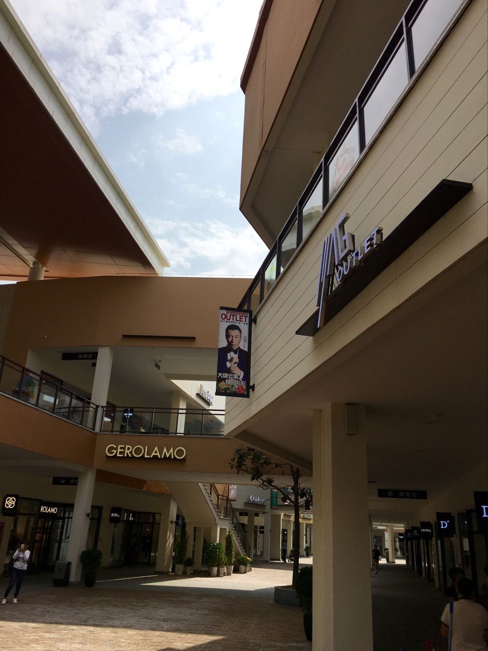 郑州杉杉奥特莱斯停车停哪进,杉杉奥特莱斯郑州停车