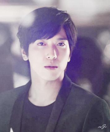 眼周有细纹用什么眼霜,护理眼周先用眼精华还是先用眼霜