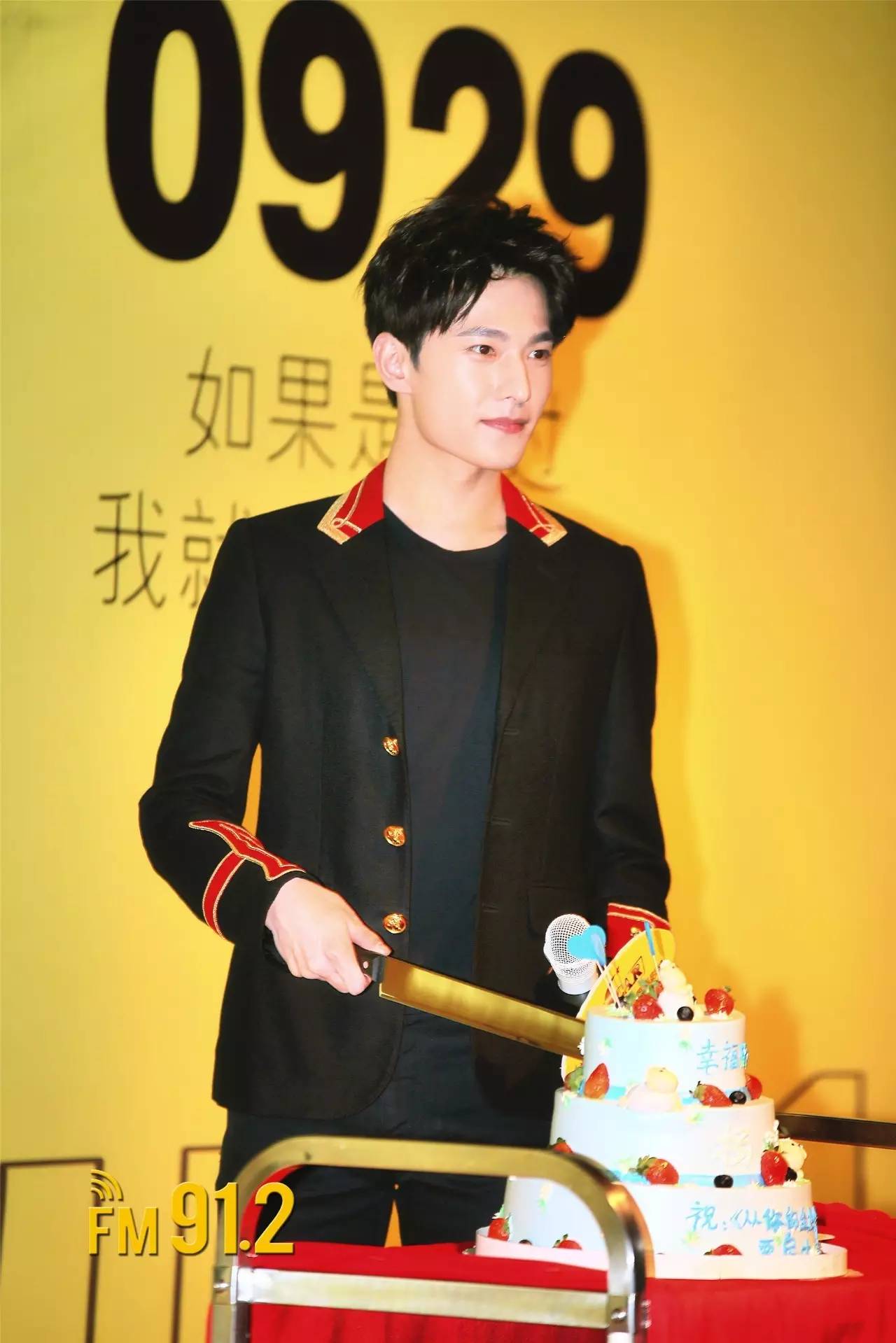 他来头不小!来郑宣传两名总监先后陪同~,高清图