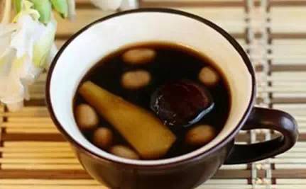 常州一媳妇把用剩的姜块埋在泥土里,一个月后奇迹发生了!