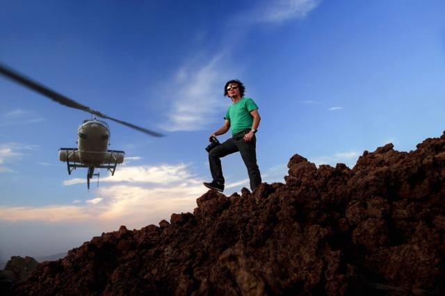 身价数十亿的他除了去无人区摄影，险些丧命，还用了6年时间和30多位石艺老匠人打造了一家不想挣钱的艺术馆