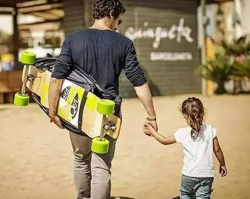 极客爸爸给婴儿车装上了125CC的摩托车发动机 边参赛奥运边“遛”小孩？｜905出行设计师