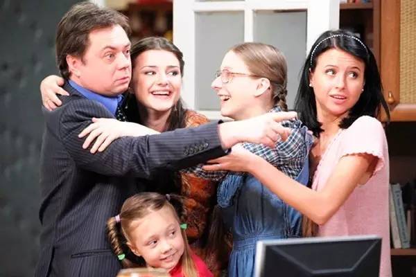 这部长达20季的俄罗斯国民喜剧，地位有如中国的《我爱我家》