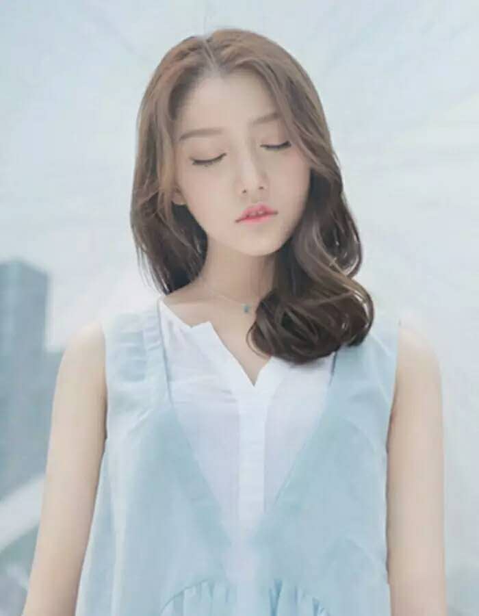 额头宽发际线高真的不好看吗,额头太秃了发际线高