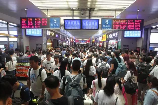 国庆节火车票抢票,国庆节回家的火车票还没抢到吗