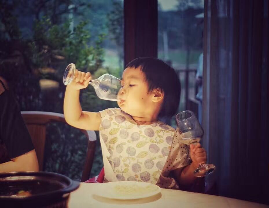 放慢脚步，带孩子住一晚农庄，骑一会儿马