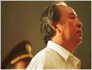 当年换飞机的首富牟其中,前首富牟其中出狱