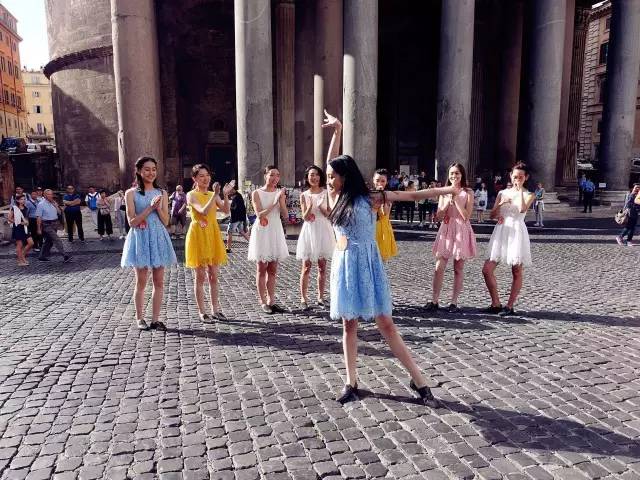 中华小姐海外之旅：许愿池边的东方少女