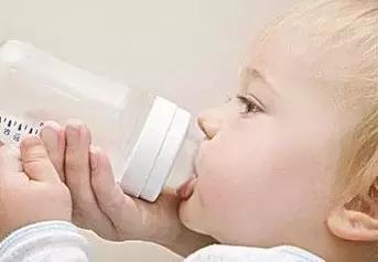 哪款奶瓶宝宝更容易接受,宝宝不接受奶瓶有何妙招