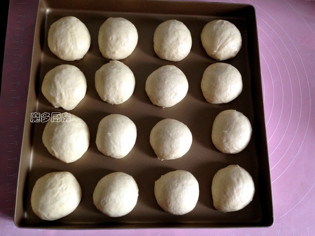 自己在家用烤箱做简单点的面包,初学者用烤箱做小面包