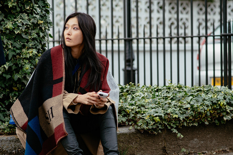 秋天如何搭配大披肩,秋季时尚大气披肩