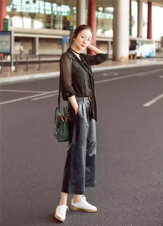 杨幂和李沁同穿开叉裙你怎么看,杨幂李沁穿搭图片