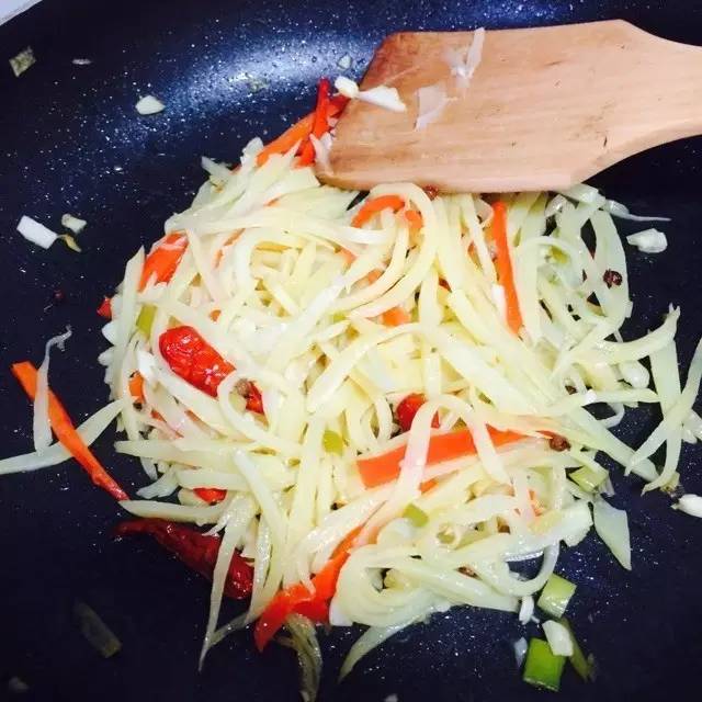 现在网上很火的蛋烘糕怎么做,自制蛋烘糕的超简单做法