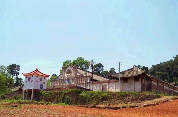 成都附近的旅游景点推荐四姑娘山,距成都五个多小时的地方