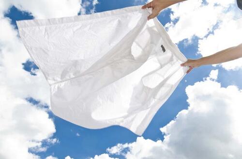 白色的衣服染上污渍怎么洗掉妙招,白色衣服沾上果汁怎么洗掉