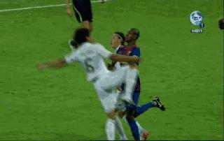 足球十大晃断腿动作,足球膝盖受伤恢复动作