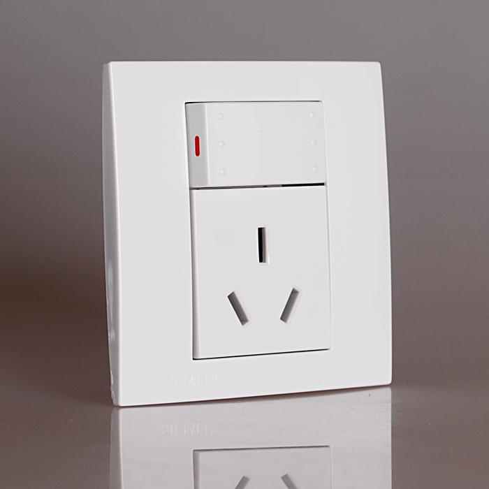 朋友家为了省钱选错开关插座,用了差点烧着!后悔当初没看这个!