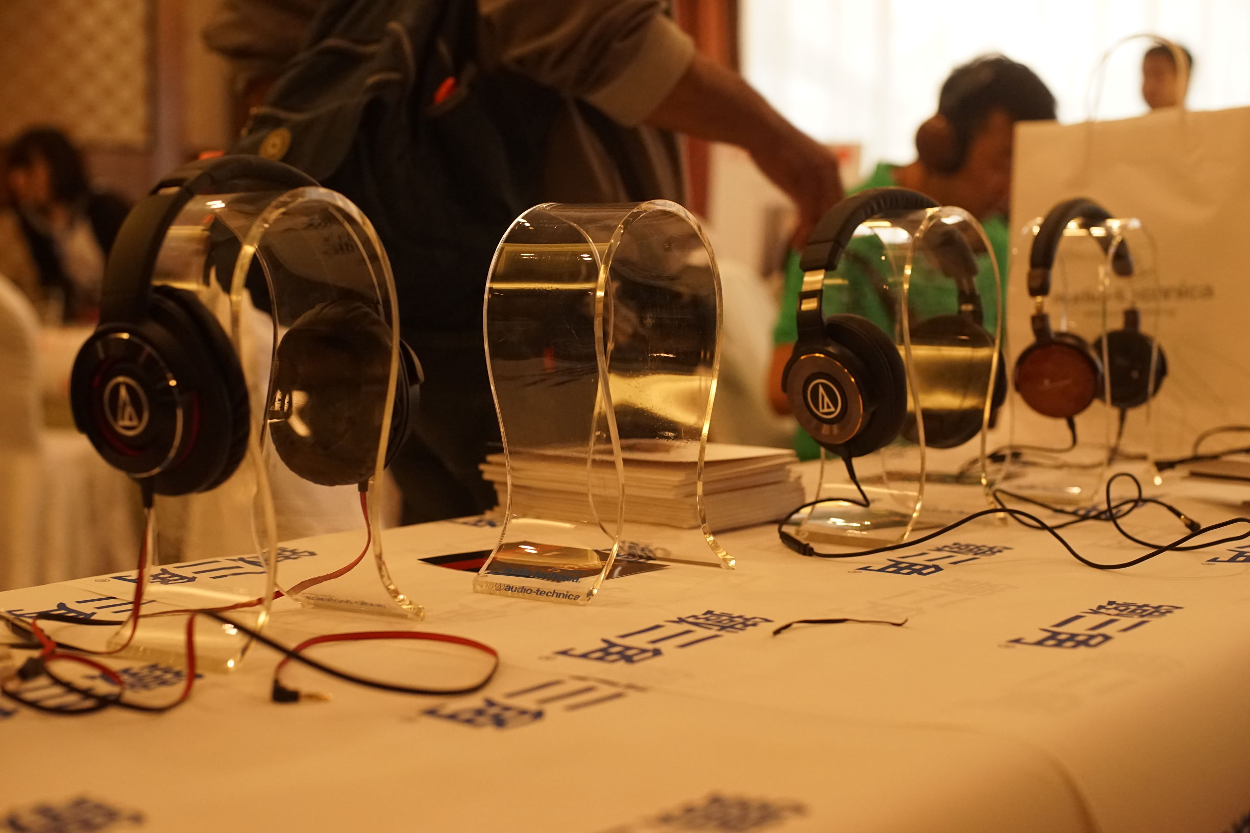 某IT垂直网站四度转手失败，只能开展会卖HIFI耳机器材了？