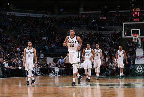 nba手掌最大的人握球,nba手掌最大的人奥尼尔