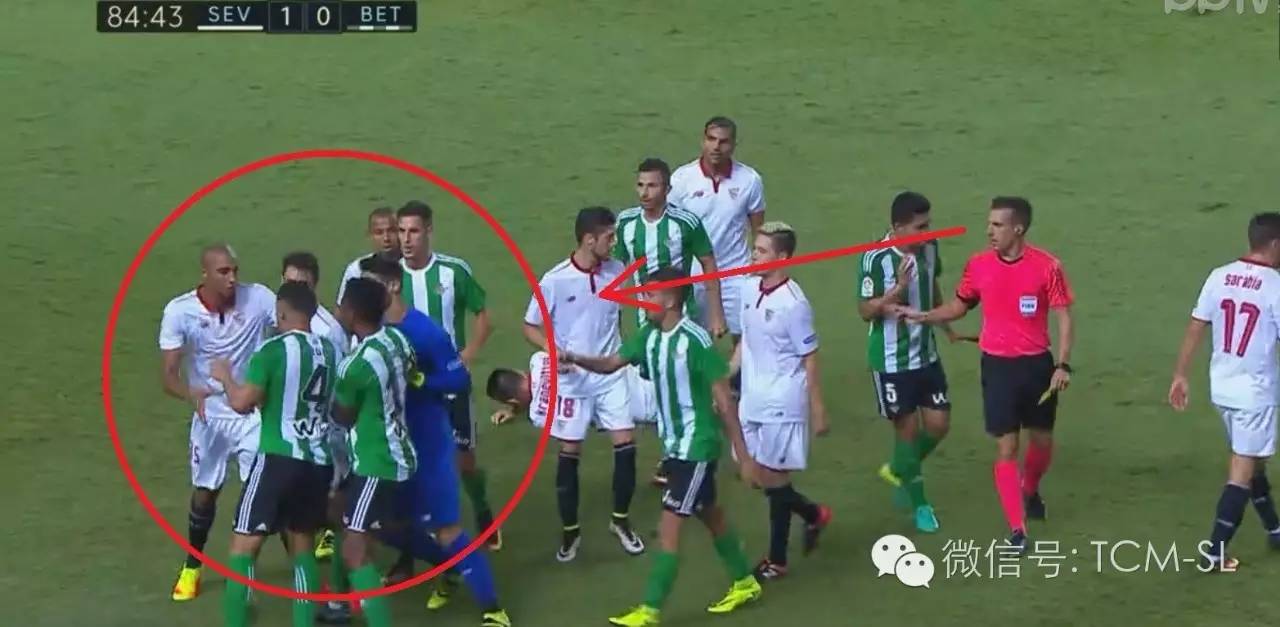 主裁判怎么和球员沟通,球员冲突裁判为什么不会阻止