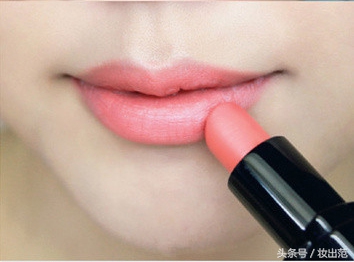 面试妆容简单干练,适合面试的职业妆容打扮和发型