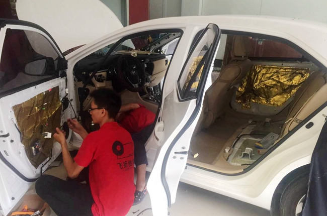 惠州飞扬驰聆丰田卡罗拉改装霸克和斯派朗音响专业汽车