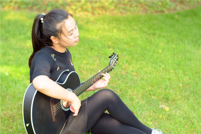 文艺青年之路，学吉他从未如此简单，Poputar智能吉他