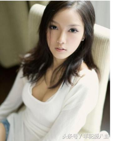 国民老公王思聪如今偏爱网红脸，原来竟是拜她所赐？