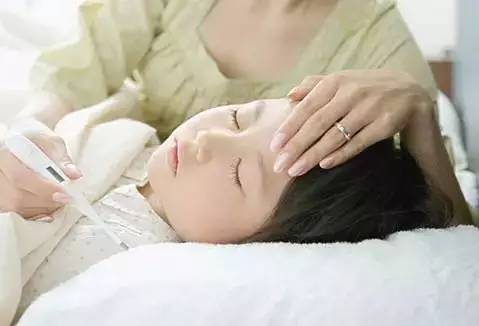 宝宝发烧的简单有效的处理方法,宝宝发烧的处理视频