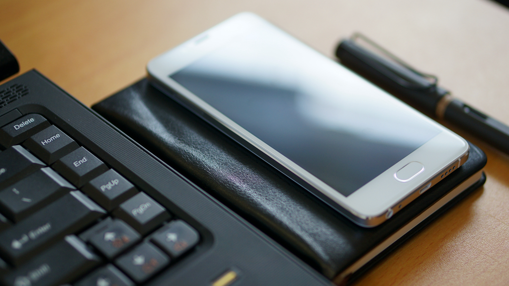 魅蓝手机u10,魅蓝u10白色