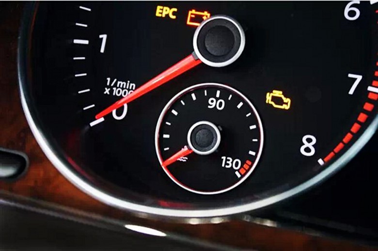 原地热车水温上来了还是吹凉风,天冷一般热车几分钟温度上来