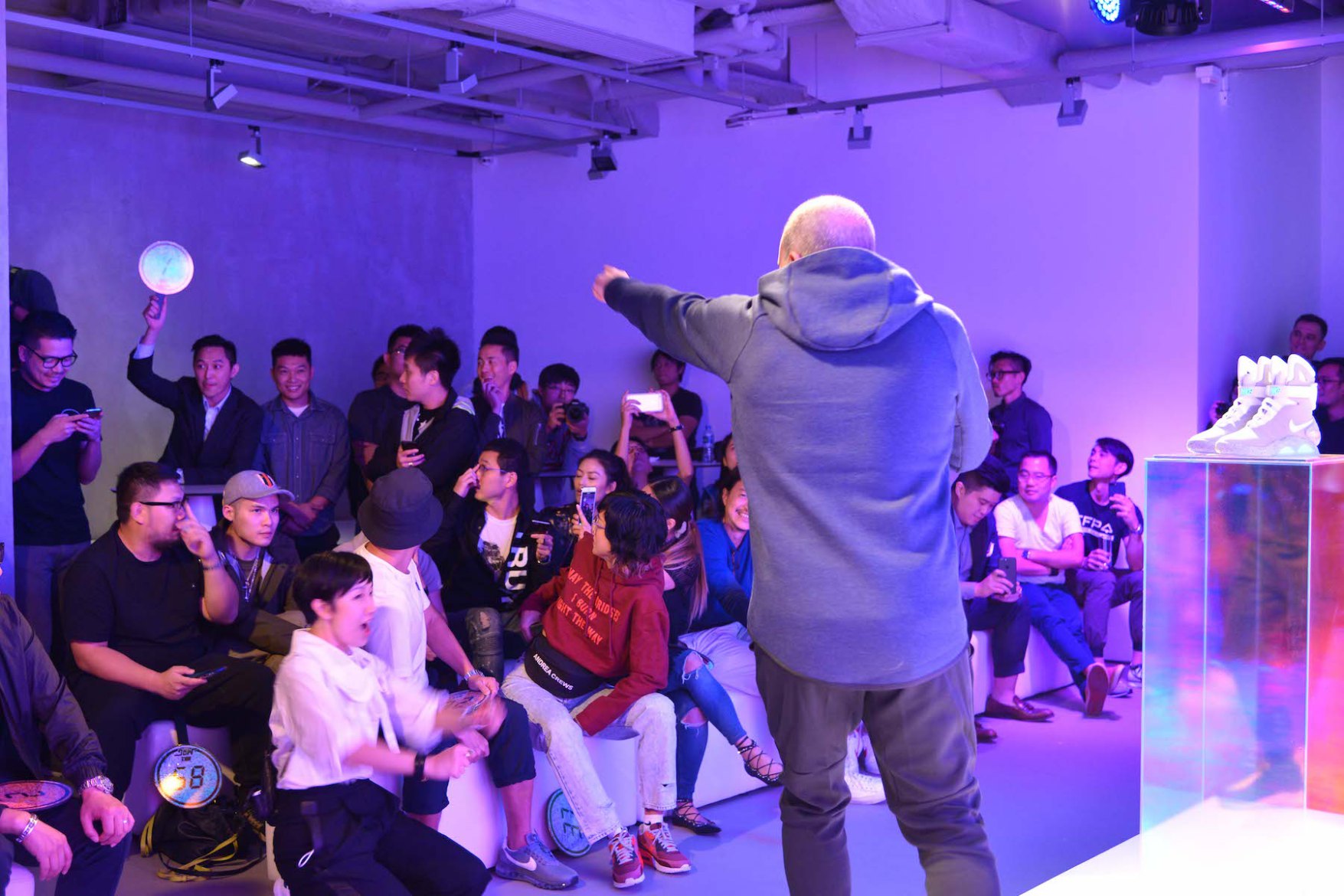 nikeairmag一代拍卖价,nikeairmag元年报价