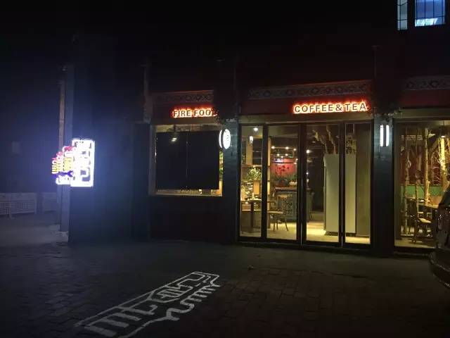 西安城墙从哪道门出去有美食街,西安城墙有个当地美食像肥肠一样