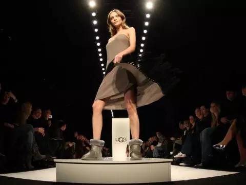 一双丑到爆炸的鞋子,一双丑到爆的鞋