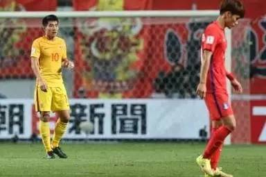 因乌龙球背锅？为啥高洪波从国足名单里拿下了郑智......