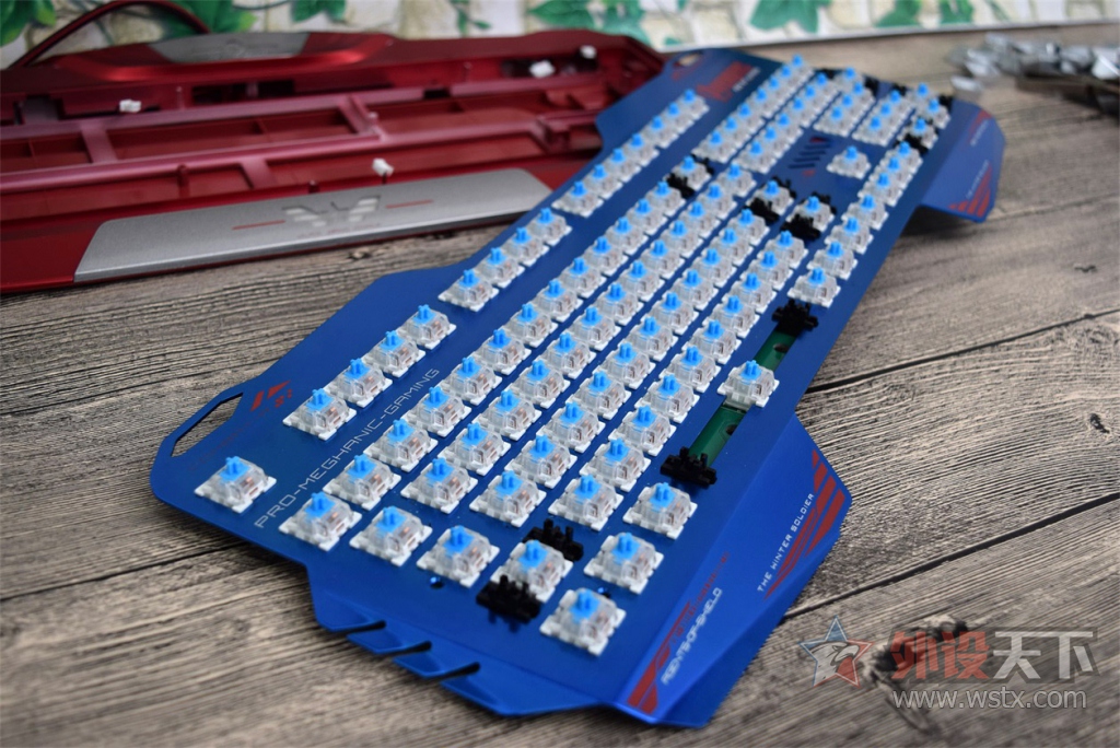 烧友拆解美队也逃不出我的魔掌宜博美队版拆解