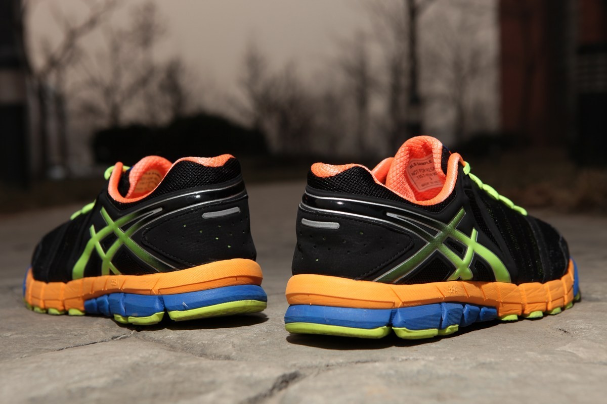 跑步脚踝扭伤怎么消肿化瘀,脚踝扭伤跑步技巧